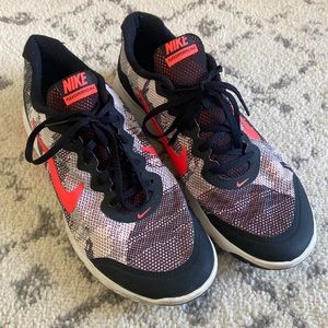 Nike Tennis shoes(MENS)